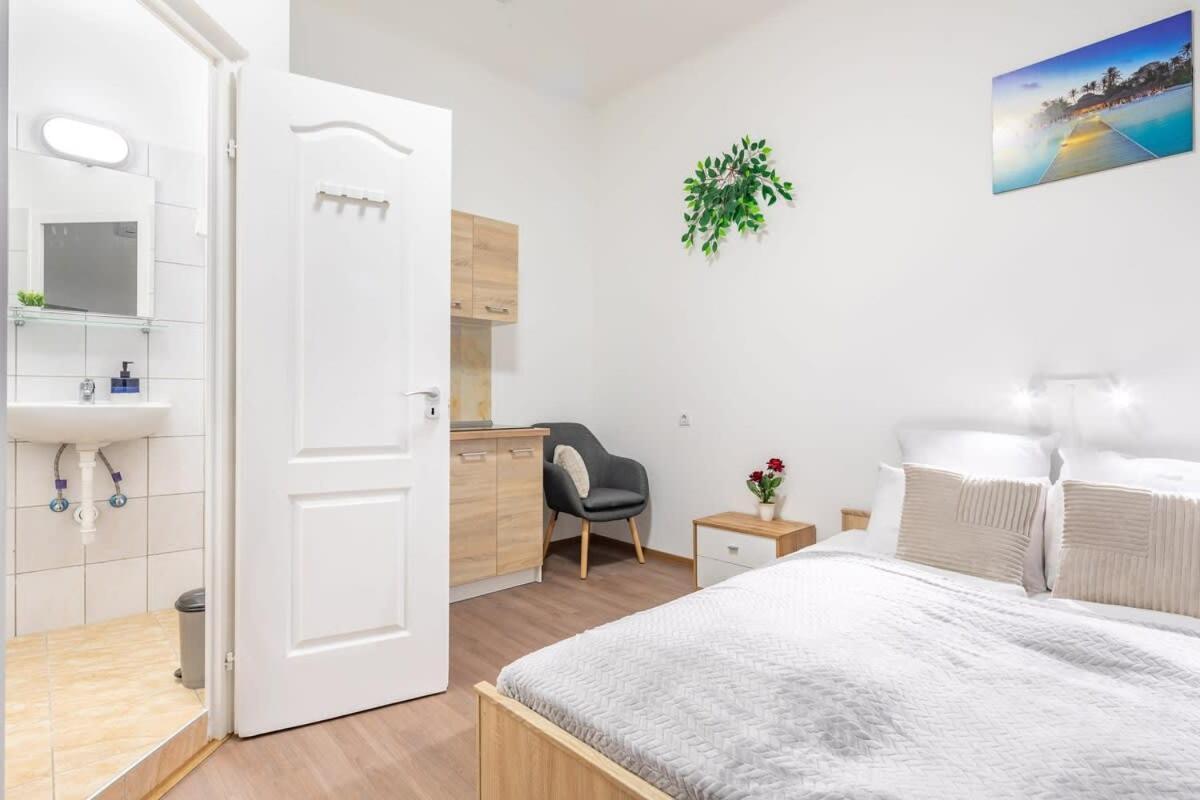 Simple Apartment Budapest