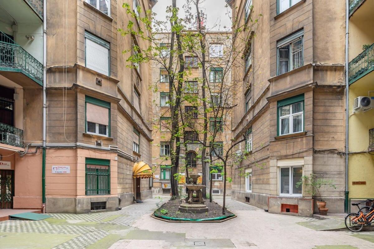 Simple * Budapest